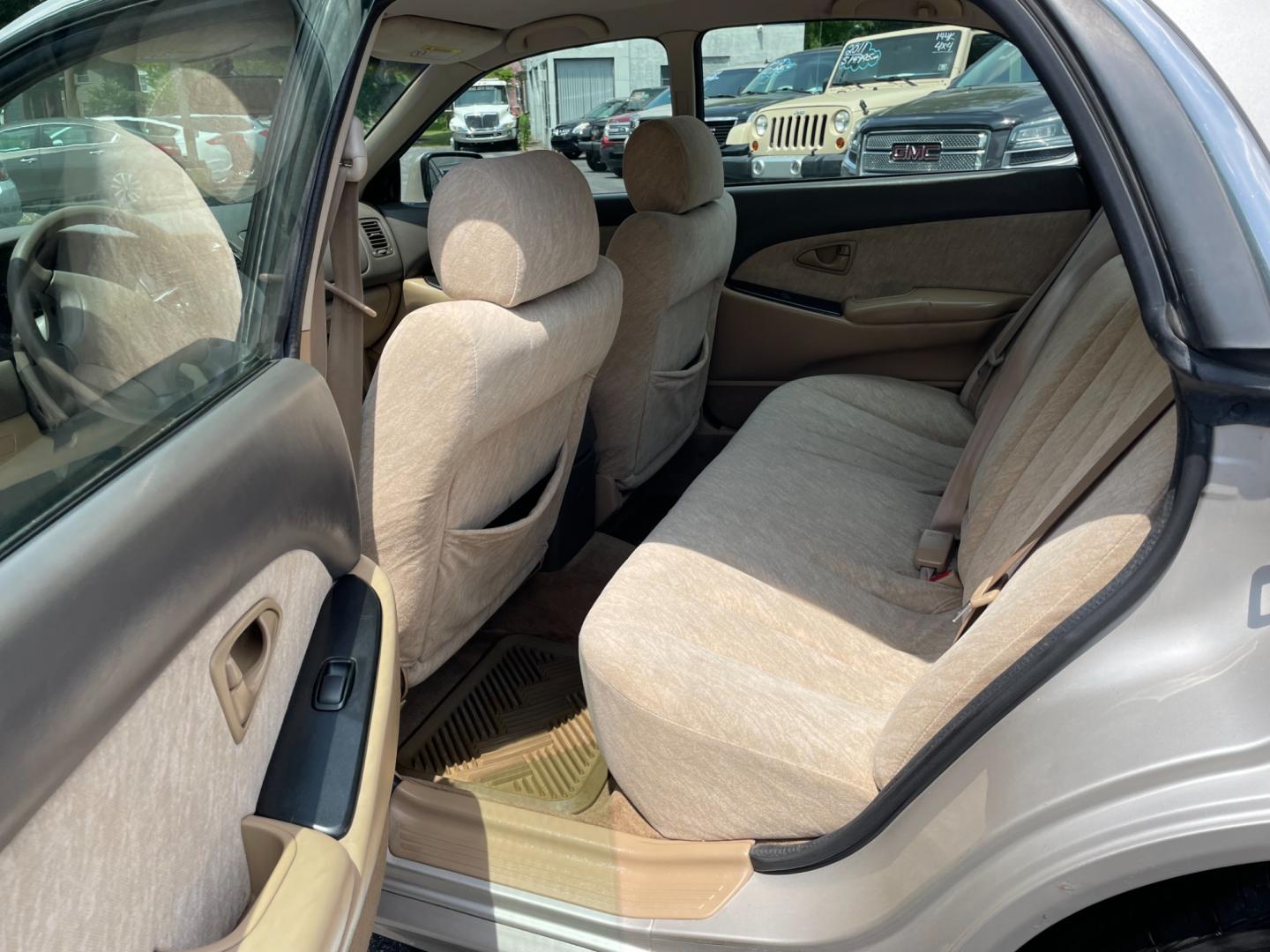 2001 silver Mitsubishi Diamante ES (6MMAP57P01T) with an 3.5L V6 SOHC 24V engine, 4-Speed Automatic Overdrive transmission, located at 101 N. Main Street, Muncy, PA, 17756, (570) 546-5462, 41.207691, -76.785942 - Photo#5